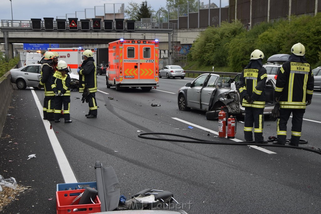 VU Auffahrunfall A 3 Rich Oberhausen kurz vor AS Koeln Dellbrueck P067.JPG - Miklos Laubert